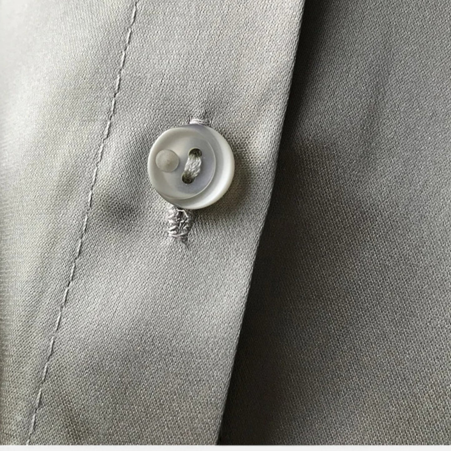 Élané | Haut Femme à Manches Longues en Satin – Élégance Classique, Polyvalence Moderne