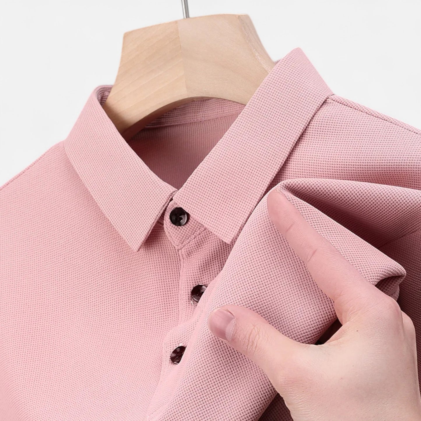 Élané | Polo Homme à Manches Courtes Embossé – Élégance Texturée, Style Contemporain