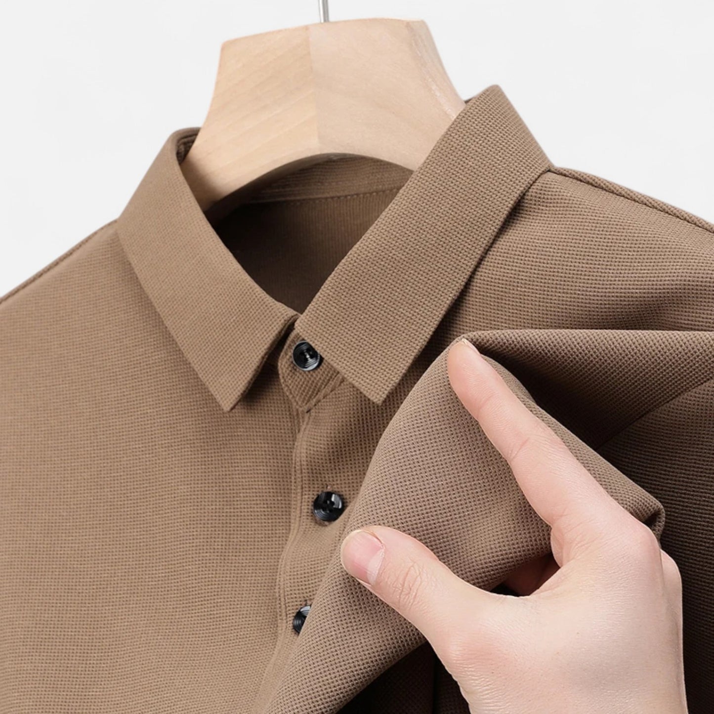 Élané | Polo Homme à Manches Courtes Embossé – Élégance Texturée, Style Contemporain