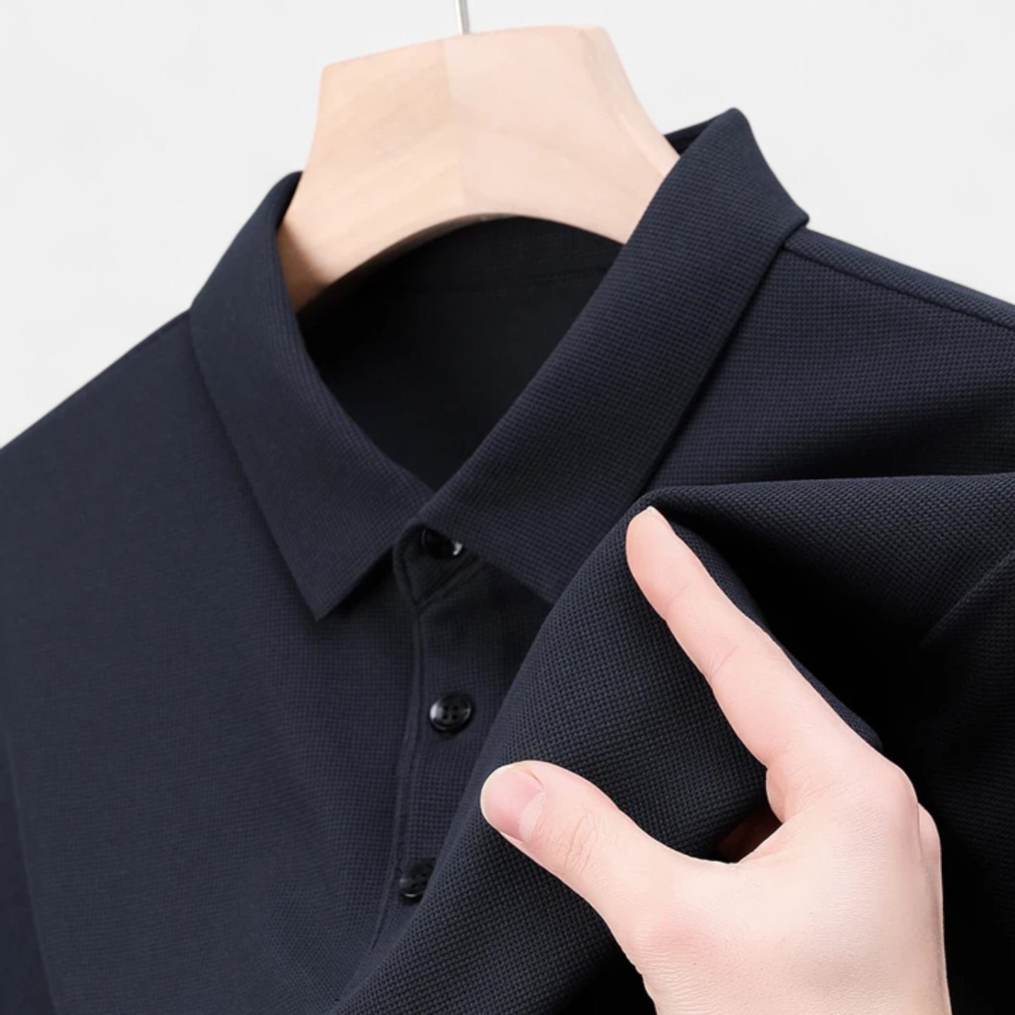 Élané | Polo Homme à Manches Courtes Embossé – Élégance Texturée, Style Contemporain