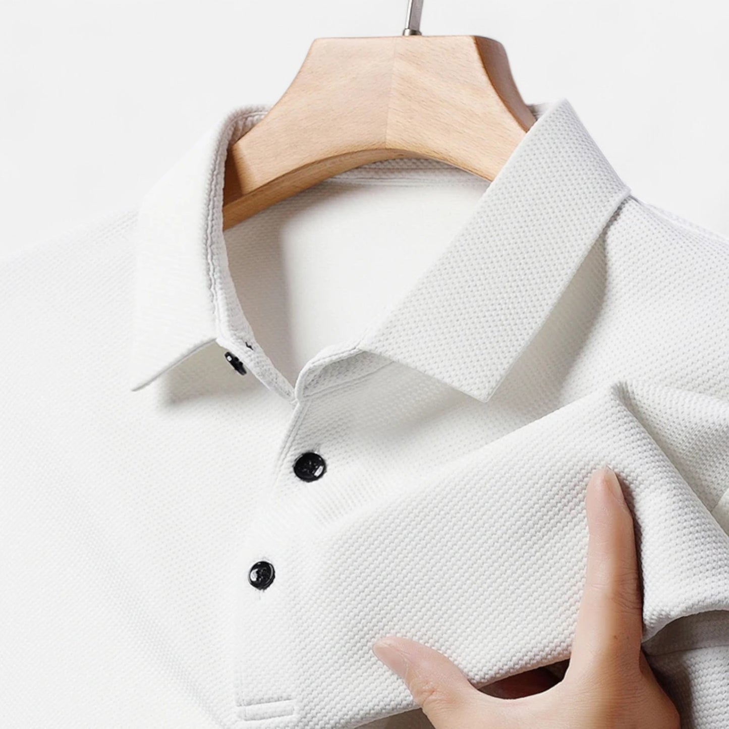 Élané | Polo Homme à Manches Courtes Embossé – Élégance Texturée, Style Contemporain