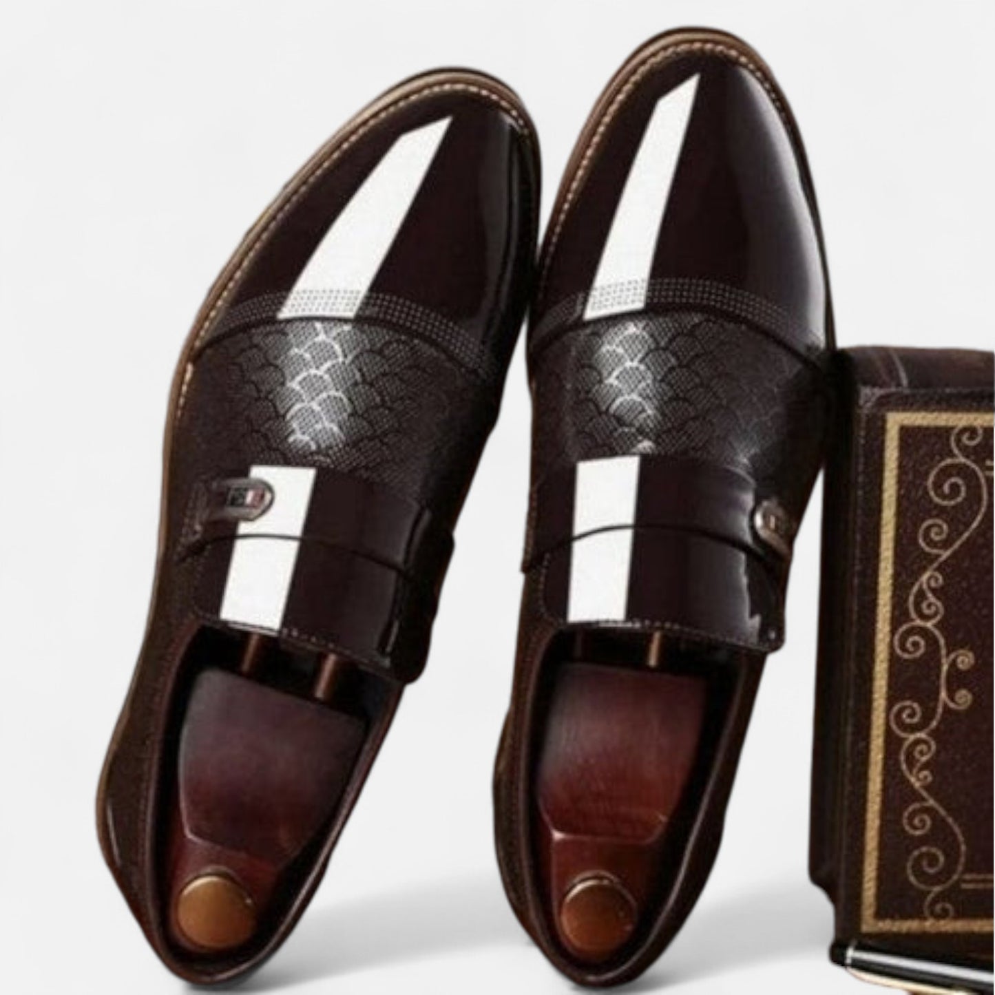 Élané | Chaussures Homme Brillantes à Boucle Classique – Élégance Formelle, Finition Luxueuse